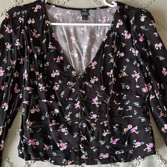 Cute ruched wild fable top - Picture 2 of 5